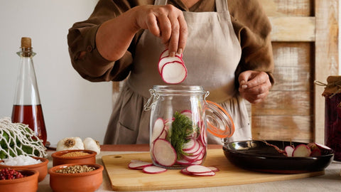 Slik fermenterer du grønnsaker, trygt og enkelt