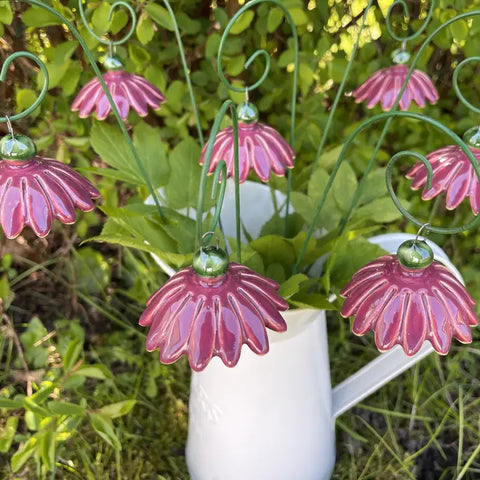 Håndlaget keramisk blomst lilla hengende