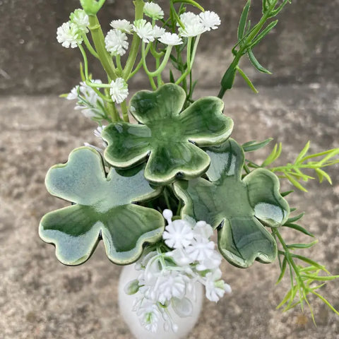 Håndlaget keramisk firkløver