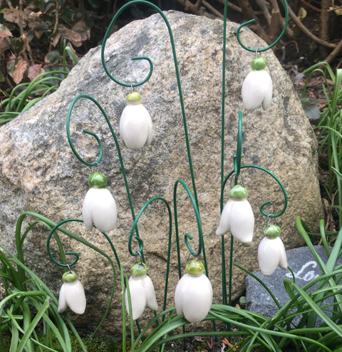 Håndlaget keramisk blomst, snøklokke