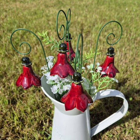 Håndlaget keramisk blomst, blodbeger