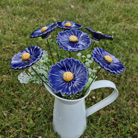 Håndlaget keramisk blomst blålin