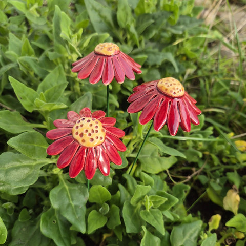 Håndlaget keramisk blomst rød