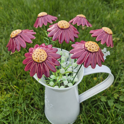 Håndlaget keramisk blomst lilla kamille