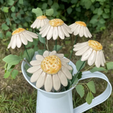 Håndlaget keramisk blomst kamille