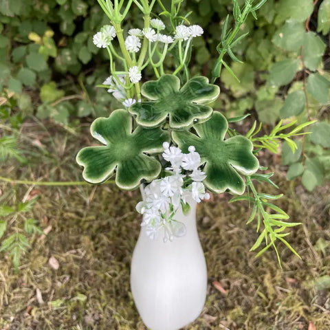 Håndlaget keramisk firkløver