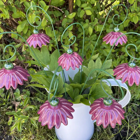 Håndlaget keramisk blomst lilla hengende