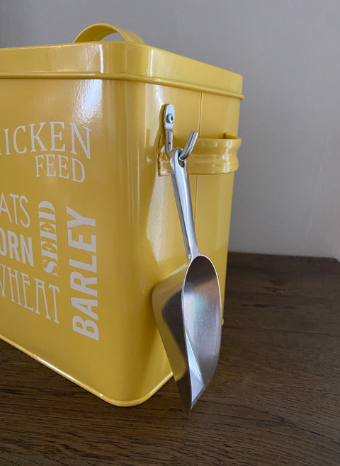 Firkantet boks til hønsemat, gul