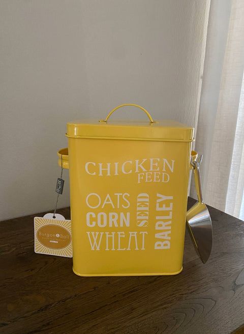 Firkantet boks til hønsemat, gul
