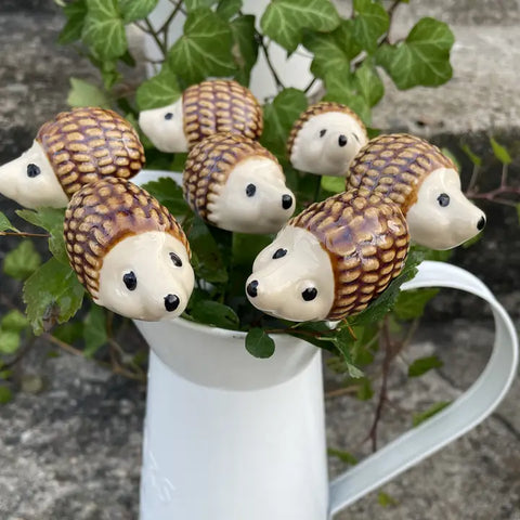 Håndlaget keramisk piggsvin