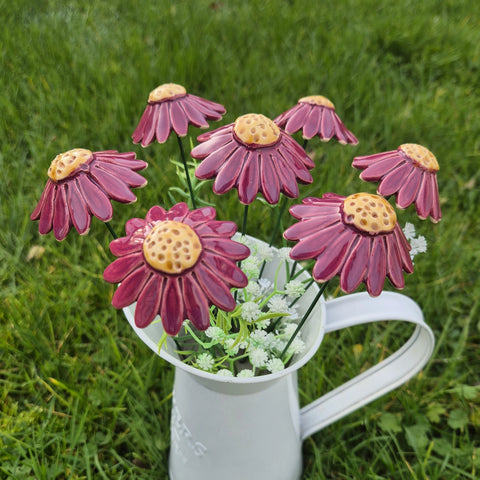 Håndlaget keramisk blomst lilla kamille