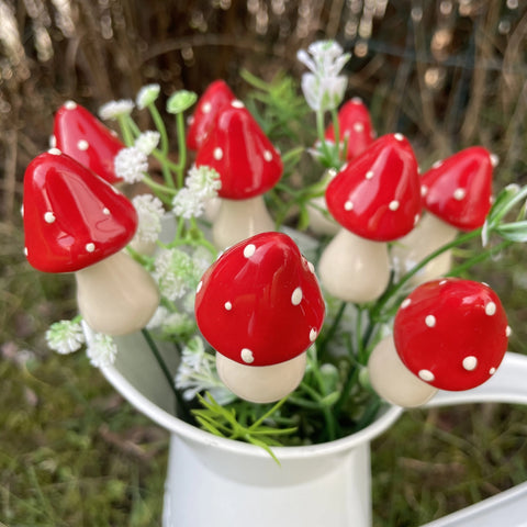 Håndlaget keramisk sopp