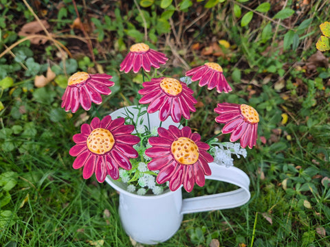 Håndlaget keramisk blomst lilla kamille